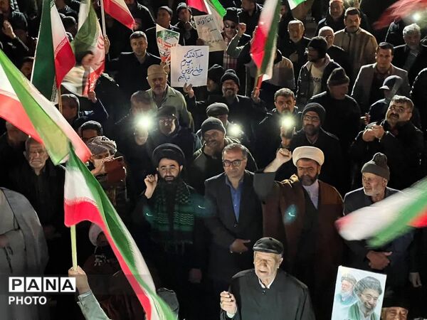 مردم فیروزکوه اجتماع امشب را در کنار دو مهمانانشان گذراندند