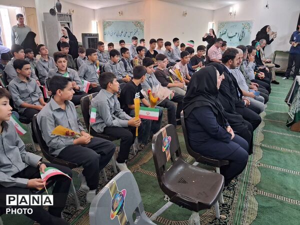طنینِ «زنگِ مهر» در مدرسه شهدای صنف گردبافانِ منطقه ۱۶