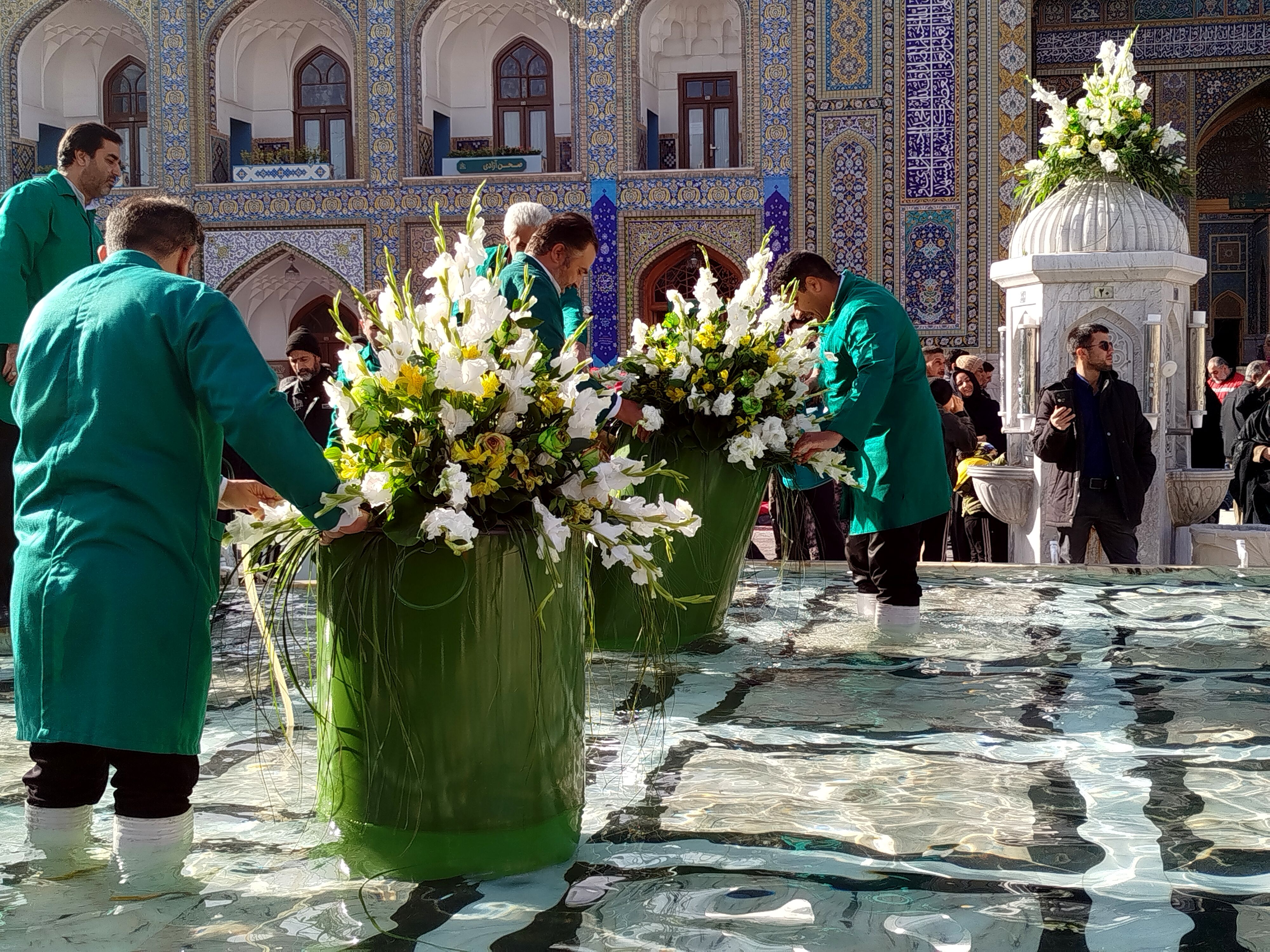 چراغانی دل‌ها در جوار بارگاه رضوی به مناسبت میلاد مولای متقیان  