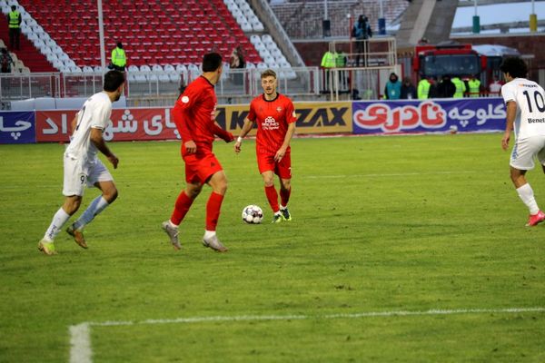 بازی تراکتور و ملوان در تبریز