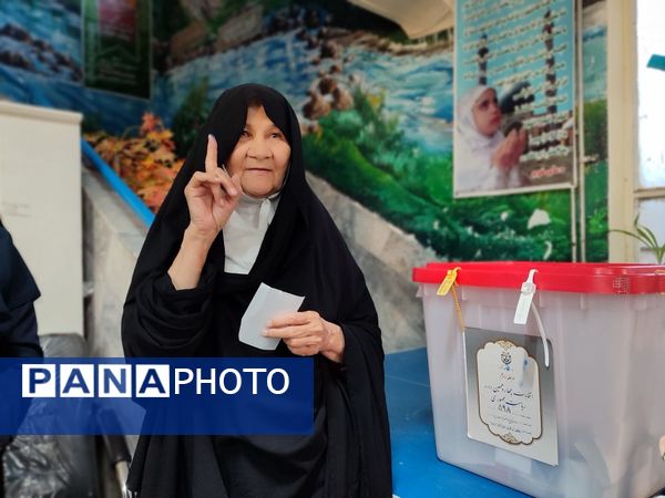 مرحله دوم انتخابات ریاست‌جمهوری با حضور مردم غیور مشهد 