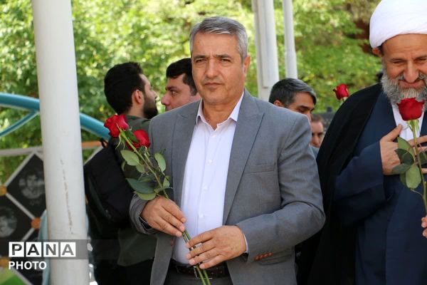 گرامی داشت مقام معلم و آئین گلباران مزار شهدای گمنام