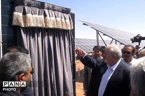 افتتاح نیروگاه خورشیدی ۷۲ مگاواتی قاسم خان اسفراین با حضور وزیر نیرو