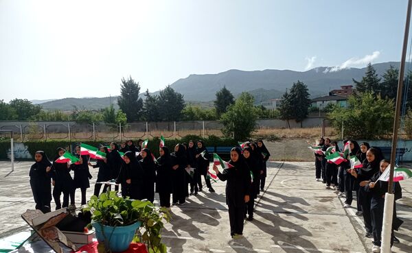 جشن جوانه‌ها در دبیرستان یاران امام 