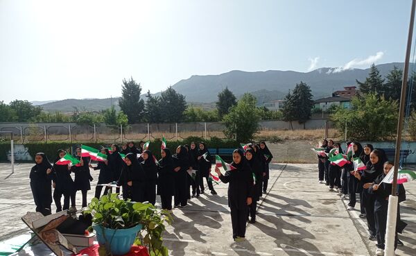 جشن جوانه‌ها در دبیرستان یاران امام 