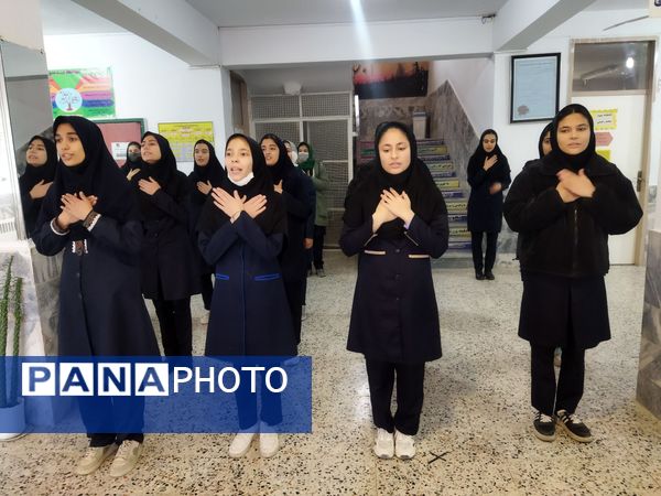 فضاسازی اردوی تمشک توسط دانش‌آموزان و فرهنگیان شهر راز