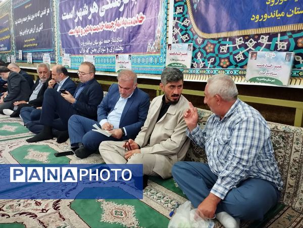 برپایی میز خدمت به‌مناسبت هفته دولت در میاندورود 