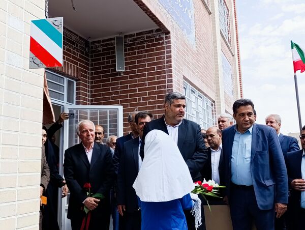 خیرین مدرسه ساز، سازندگان آینده ایران