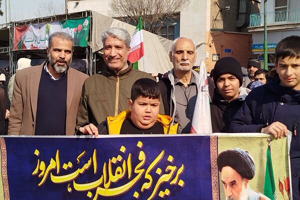 حضور اقشار مختلف شهرری در جشن پیروزی انقلاب 