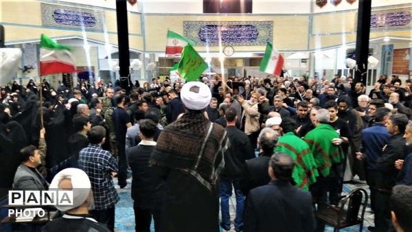 وداع اهالی منطقه بنیاد قم با پیکر مطهر دانش‌آموز شهید «حسینی مقدم»