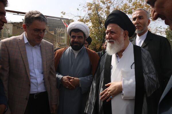 زنگ نماز در دبیرستان برزگر با حضور آیت الله علم الهدی 