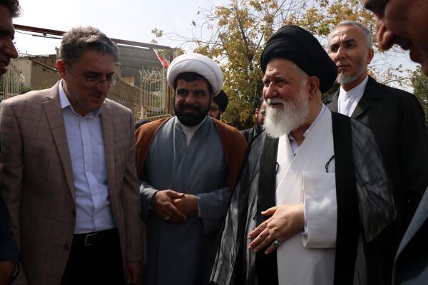 زنگ نماز در دبیرستان برزگر با حضور آیت الله علم الهدی 
