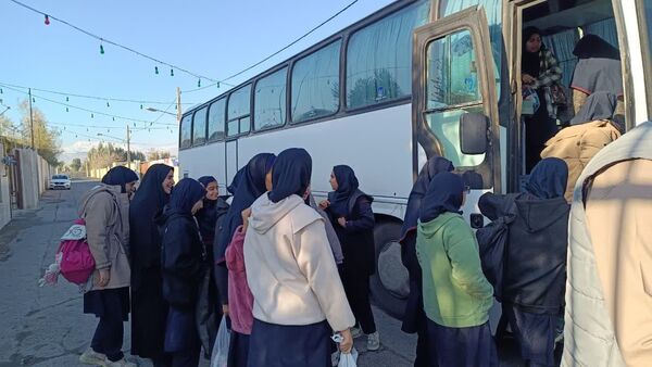 اردوی تفریحی دانش‌آموزان دبیرستان شاهد افشار در شهربازی خلیج فارس