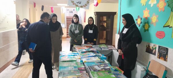 مراسم هفته کتاب و کتابخوانی در دبیرستان فرزانگان استعداد درخشان شهرستان ملارد