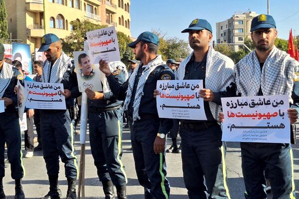 مراسم وداع با پیکر پاک شهید نیلفروشان