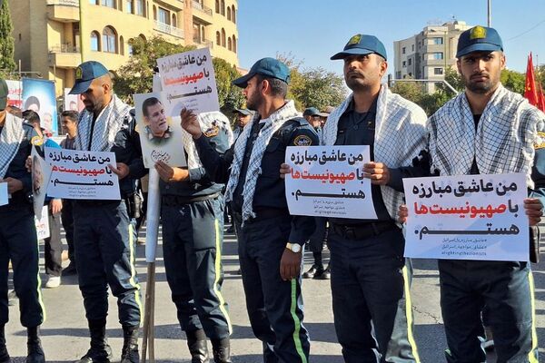 مراسم وداع با پیکر پاک شهید نیلفروشان