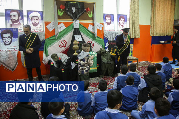 ادای احترام کودکان استثنایی قم به پرچم حرم نورانی حضرت معصومه(س)