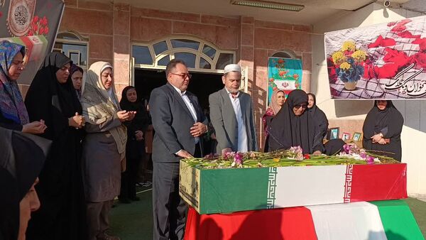 طنین سلام دانش‌آموزان بندرترکمن به شهدای خوشنام