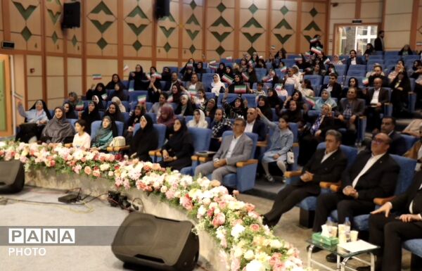 تجلیل از معلمان نمونه منطقه ۳؛ قدردانی از تلاش‌های اثرگذار در تعلیم و تربیت