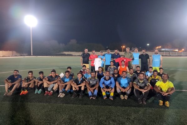 گرامیداشت هفته نیروی انتظامی در جریان رقابت‌های فوتبالی زمین چمن جزیره بوموسی