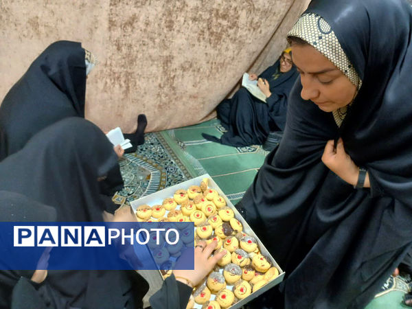 حضور نوجوانان در دعای عرفه 