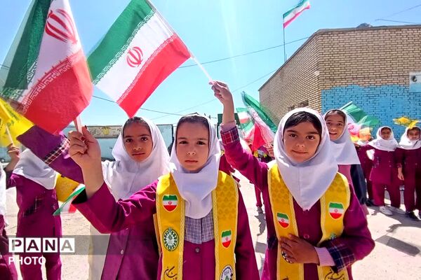 مراسم چهلمین روز شهدای دانش‌آموز مدرسه شجره طیبه میناب در دبستان ام البنین دیشموک