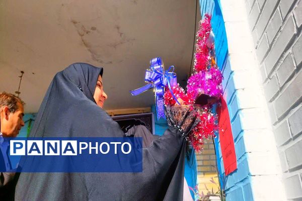 نواختن زنگ مدرسه عشق به‌مناسبت گرامیداشت هفته بسیج در شهرستان باشت