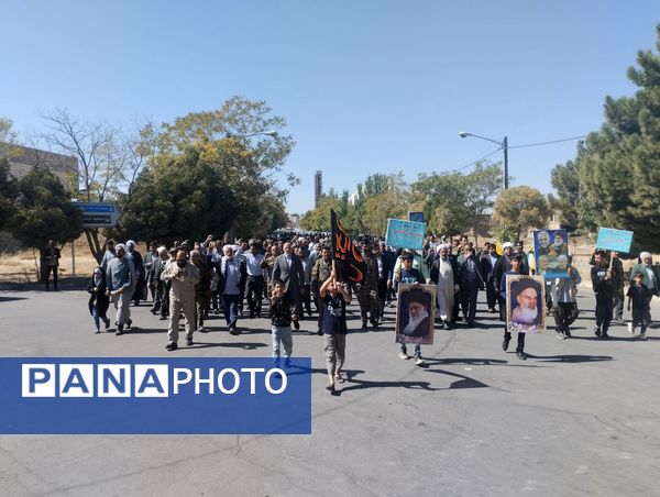 میز خدمت آموزش و پرورش باخرز در نماز جمعه