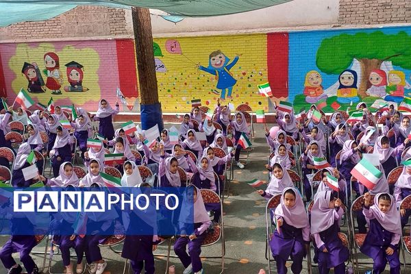 جشن شکوفه ها در دبستان هیات امنایی آزاده ناحیه دو شهرری 