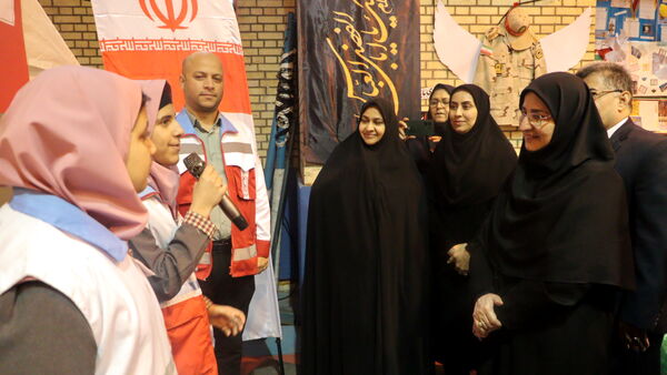 نمایشگاه فرهنگی ـ آموزشی «ایرانمون» در دبستان شهید باهنر