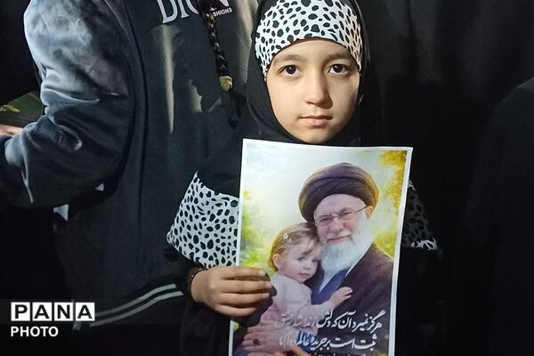 حضور دانش‌آموزان و فرهنگیان فشافویه در آیین‌های شبانه؛ نمایش بصیرت و تجدید میثاق با آرمان‌های شهدا
