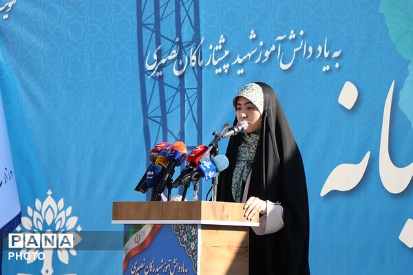 «مهر کریمانه» با حضور وزیر آموزش و پرورش در دبستان پروین اعتصامی بهارستان‌دو