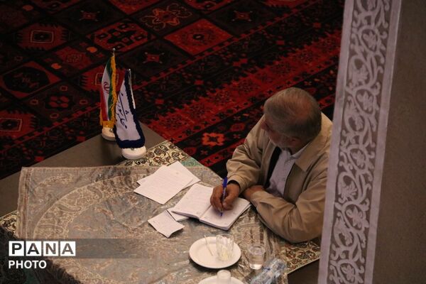 نشست اصحاب رسانه با نماینده مردم یزددر مجلس شورای اسلامی