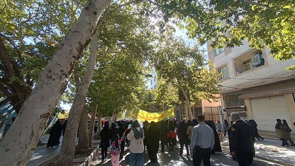 حضور پرشور دانش آموزان شهر محلات در راهپیمایی ۱۳ آبان در شهر محلات 