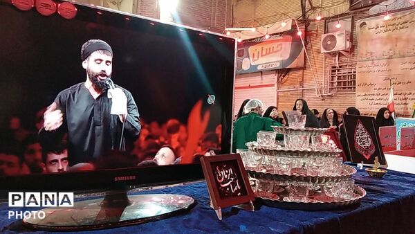 فعالیت چایخانه حضرت زهرا در شب صد و بیست و پنجم در مسجد جامع شهرستان نیشابور
