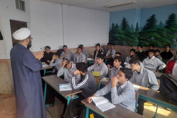 سلسله جلسات گفتمان دینی و مشاوره خانواده در هنرستان موفقیان
