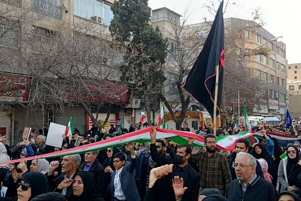 مشت محکم مردم غیور شیراز در دهان اغتشاشگران 
