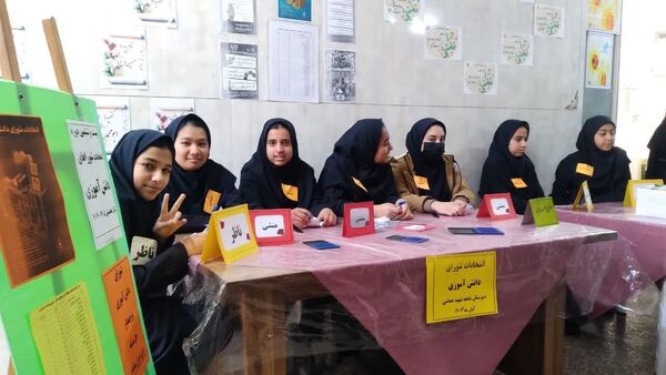 انتخابات شورای دانش آموزی در دبیرستان شاهد شهید حمامی ناحیه شش مشهد