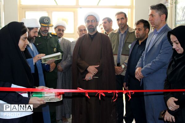 افتتاح نمایشگاه دست سازه‌های هنری در هفته مشاغل