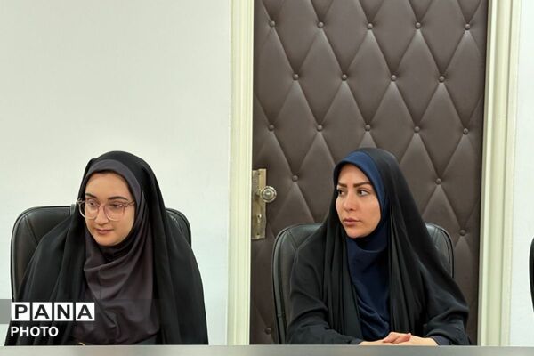 نشست صمیمی سرگروه‌ها به مناسبت هفته امور تربیتی