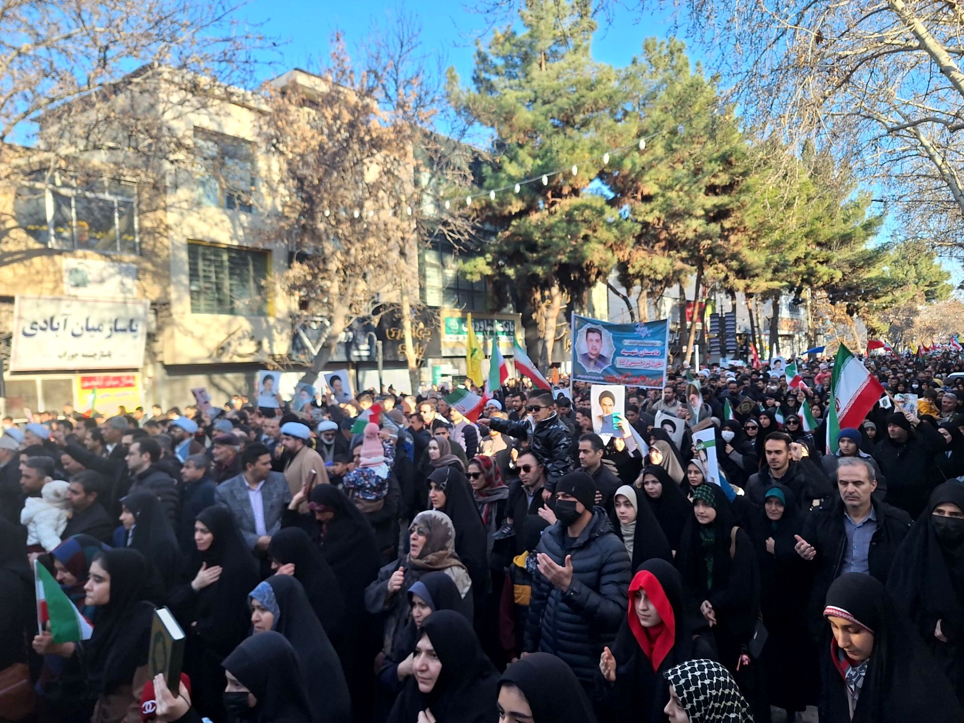 حضور دانش‌آموزان بجنوردی به همراه خانواده‌ها در اجتماع سراسری 