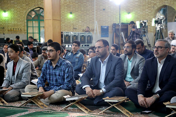 محفل انس با قرآن دانش آموزان و فرهنگیان برگزیده و نخبه قرآنی با حضور وزیر آموزش و پرورش