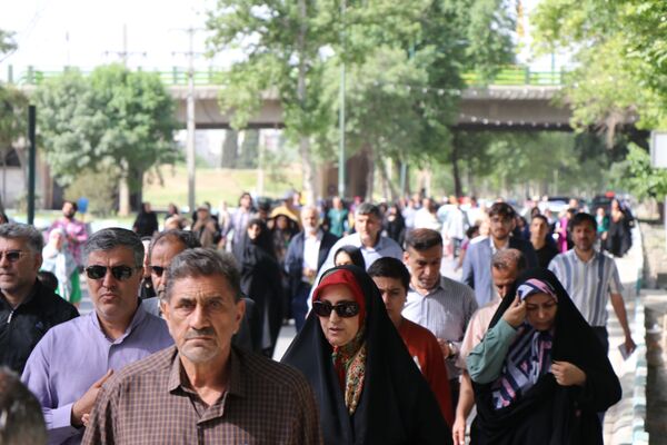 پیاده روی بزرگ خانوادگی در کرمانشاه 