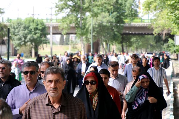 پیاده روی بزرگ خانوادگی در کرمانشاه 