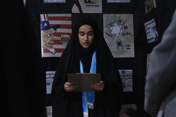 افتتاحیه «مدرسه انقلاب» در مدرسه تقوی‌پیشگان بهارستان‌دو