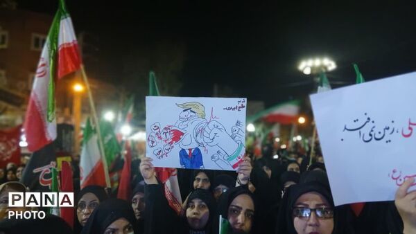 قاب‌هایی از حضور مردم مینودشت در شب ۳۲