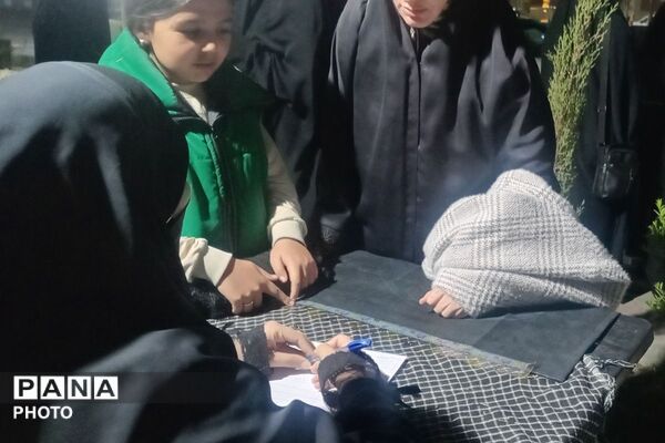 همدلی و حضور پرشور مردم و کودکان بهارستانی در راهپیمایی شبانه«جنگ رمضان»