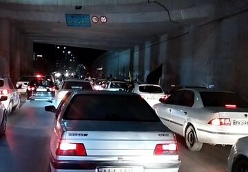  رژه خودرویی خرم‌‌آبادی‌ها در حمایت از آرمان‌های انقلاب