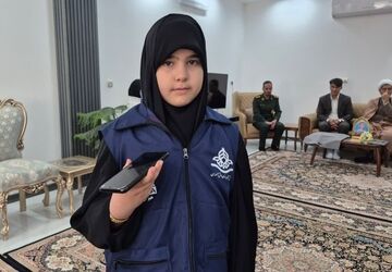 دیدار دانش آموزان دبیرستان صدرا مهریز با خانواده شهدا