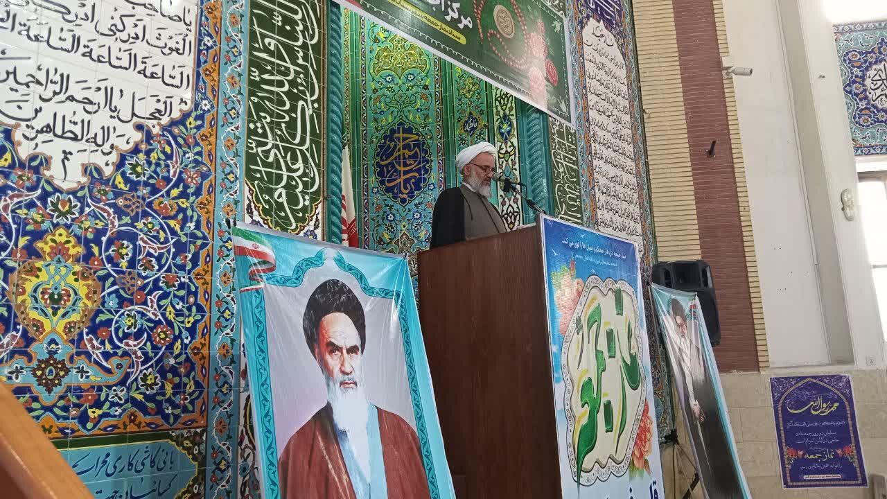 پیوند دل‌های مؤمن در صفوف نماز جمعه بندرترکمن